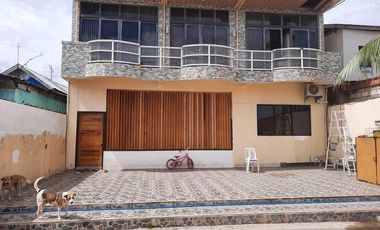 Resale 4 Bedrooms Beach House in Compostela