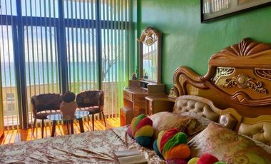 Resale 4 Bedrooms Beach House in Compostela