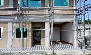 AGUS TOWNHOUSE  ALONG THE MAIN ROAD WITH 3 BEDROOMS FURNISHED P64K