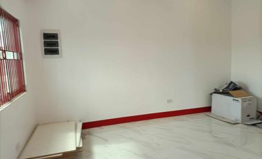 AGUS TOWNHOUSE  ALONG THE MAIN ROAD WITH 3 BEDROOMS FURNISHED P64K