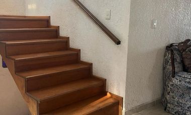 Casa en venta en 4 niveles con excelente vista.