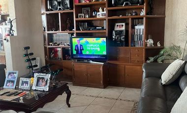 Casa en venta en 4 niveles con excelente vista.