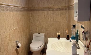 Casa en venta en 4 niveles con excelente vista.