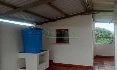 EN RICAURTE-CUNDINAMARCA Vendemos casa de tres pisos
