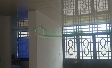 EN RICAURTE-CUNDINAMARCA Vendemos casa de tres pisos