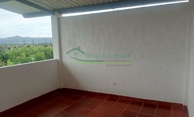 EN RICAURTE-CUNDINAMARCA Vendemos casa de tres pisos