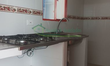 EN RICAURTE-CUNDINAMARCA Vendemos casa de tres pisos