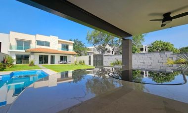 Casa en Venta en Condominio con alberca propia en Xochitepec Morelos