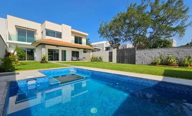 Casa en Venta en Condominio con alberca propia en Xochitepec Morelos