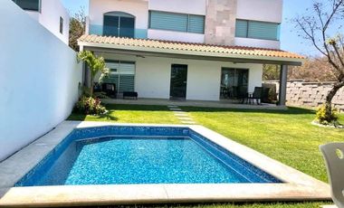 Casa en Venta en Condominio con alberca propia en Xochitepec Morelos