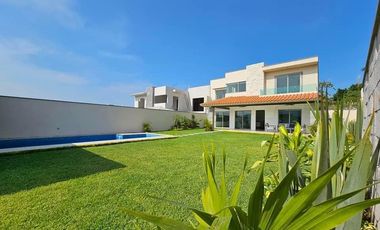 Casa en Venta en Condominio con alberca propia en Xochitepec Morelos