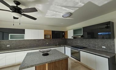 Casa en Venta en Condominio con alberca propia en Xochitepec Morelos