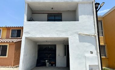 Casa en venta dentro de coto en Las Jirafas