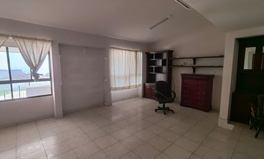 Casa Habitación ubicada en Fracc. Valle de San Ángel, Sector Jardines, Nuevo León.
