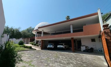 Casa Habitación ubicada en Fracc. Valle de San Ángel, Sector Jardines, Nuevo León.