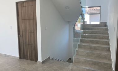 RENTA DE CASA NUEVA EN TOLUCA - CACALOMACAN