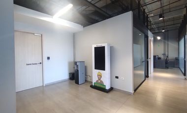 Oficina en arriendo en Alto Prado.