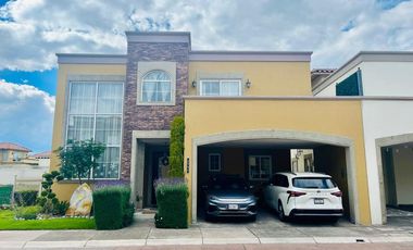 CASA AMUEBLADA EN METEPEC