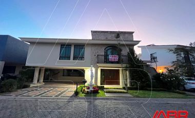 RESIDENCIA IMPECABLE EN RENTA EN COTO CHAPALITA