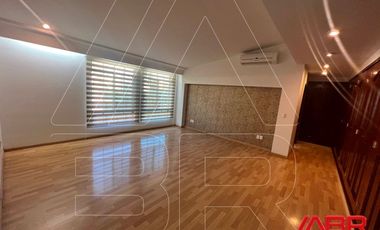 RESIDENCIA IMPECABLE EN RENTA EN COTO CHAPALITA