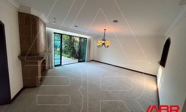 RESIDENCIA IMPECABLE EN RENTA EN COTO CHAPALITA