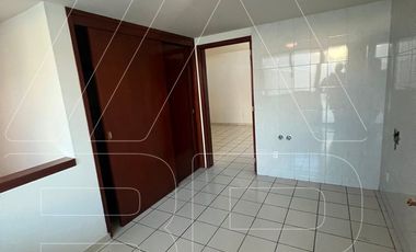 RESIDENCIA IMPECABLE EN RENTA EN COTO CHAPALITA
