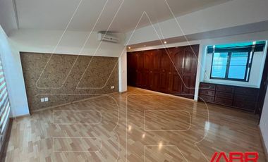 RESIDENCIA IMPECABLE EN RENTA EN COTO CHAPALITA