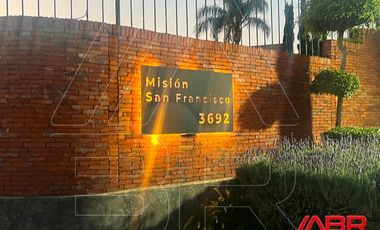 RESIDENCIA IMPECABLE EN RENTA EN COTO CHAPALITA