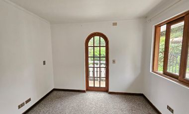 BROKER  ESPECTACULAR CASA LOS ALEMENDROS- SOLIDA 4D+3B+SE+PATIO+2ESTAC