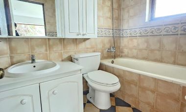 BROKER  ESPECTACULAR CASA LOS ALEMENDROS- SOLIDA 4D+3B+SE+PATIO+2ESTAC