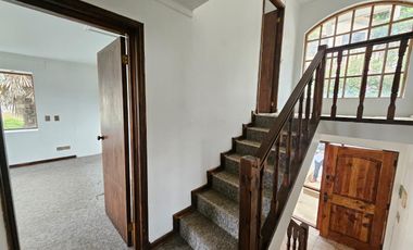 BROKER  ESPECTACULAR CASA LOS ALEMENDROS- SOLIDA 4D+3B+SE+PATIO+2ESTAC