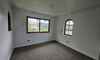 BROKER  ESPECTACULAR CASA LOS ALEMENDROS- SOLIDA 4D+3B+SE+PATIO+2ESTAC