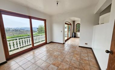 BROKER  ESPECTACULAR CASA LOS ALEMENDROS- SOLIDA 4D+3B+SE+PATIO+2ESTAC