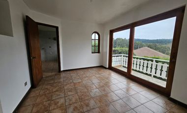 BROKER  ESPECTACULAR CASA LOS ALEMENDROS- SOLIDA 4D+3B+SE+PATIO+2ESTAC