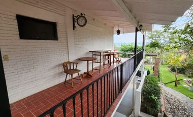 Esta casa es única, casi 1,300m2 de propiedad, hermoso diseño, conócela! Precio reducido!