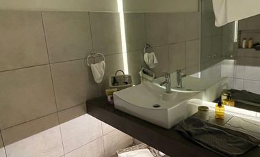 Esta casa es única, casi 1,300m2 de propiedad, hermoso diseño, conócela! Precio reducido!