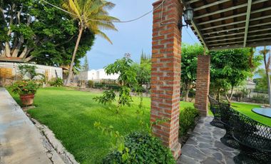 Esta casa es única, casi 1,300m2 de propiedad, hermoso diseño, conócela! Precio reducido!