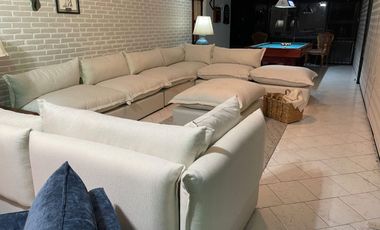 Esta casa es única, casi 1,300m2 de propiedad, hermoso diseño, conócela! Precio reducido!