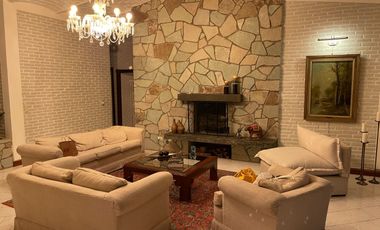 Esta casa es única, casi 1,300m2 de propiedad, hermoso diseño, conócela! Precio reducido!