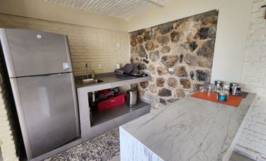 Esta casa es única, casi 1,300m2 de propiedad, hermoso diseño, conócela! Precio reducido!