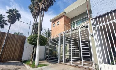 VENTA CASA EN CALLE PRIVADA, JARDINES DE SANTA ISABEL, GUADALAJARA
