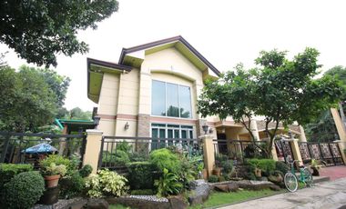 House and Lot For Sale with 4 Bedroom, & 2 Car Garage Grand Spiral Staircase in Fairview, Quezon City PH2281