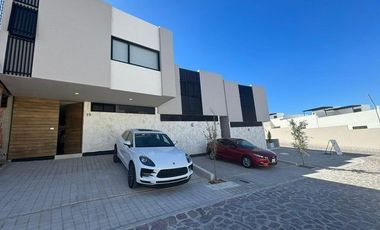 Casa en Venta 3 recamaras con baño cada una , Zibata GPT3508