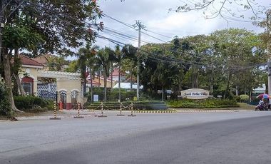 Semi  furnished 2 storey House for rent in South Forbes 3+1Br 1 covered Car Park