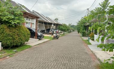 Dijual Rumah Cluster East Colorado BSA Land The River Parung Panjang Bogor Unit Masih Standar Murah bisa KPR Lokasi dekat Stasiun Parung Panjang