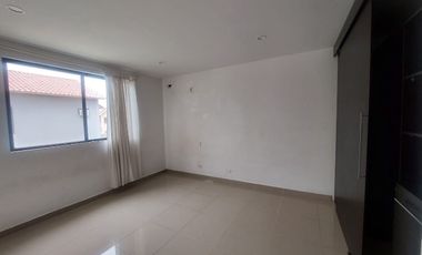 Ciudad Celeste, Se renta linda casa 4 dormitorios sin muebles.