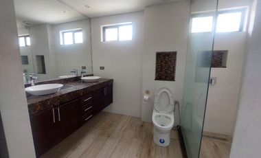 Ciudad Celeste, Se renta linda casa 4 dormitorios sin muebles.