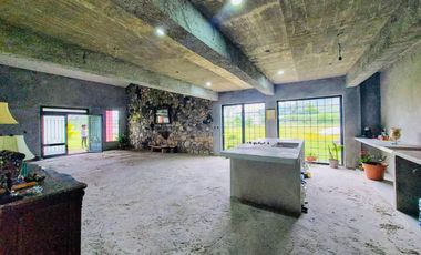 CASA DE CAMPO CON MAS DE UNA HECTAREA DE TERRENO A LAS AFUERAS DE CORDOBA