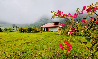 CASA DE CAMPO CON MAS DE UNA HECTAREA DE TERRENO A LAS AFUERAS DE CORDOBA