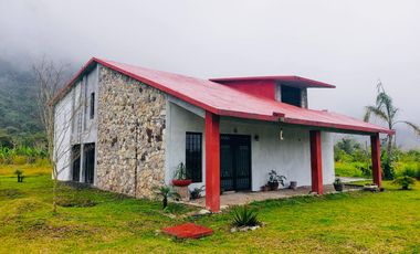 CASA DE CAMPO CON MAS DE UNA HECTAREA DE TERRENO A LAS AFUERAS DE CORDOBA